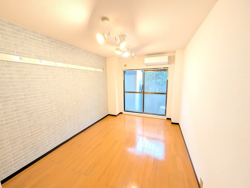 居室・リビング　洋室窓側