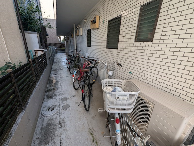 その他共有部分　屋根付きの自転車置き場