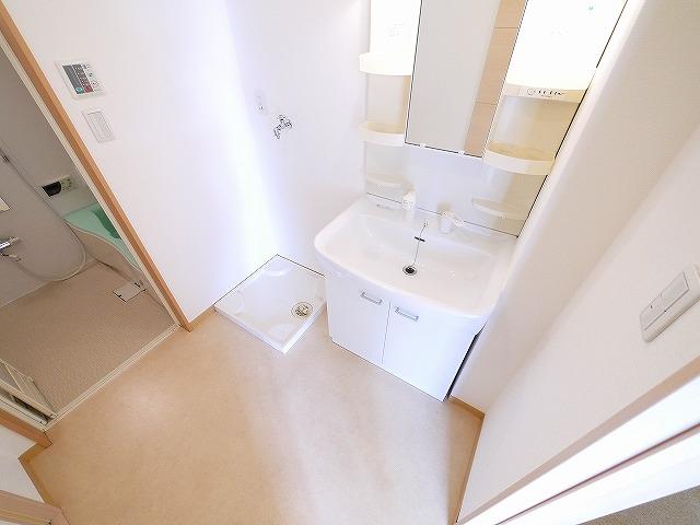 洗面設備　洗髪洗面化粧台なので便利です