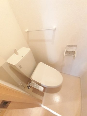 トイレ　落ち着いたトイレです