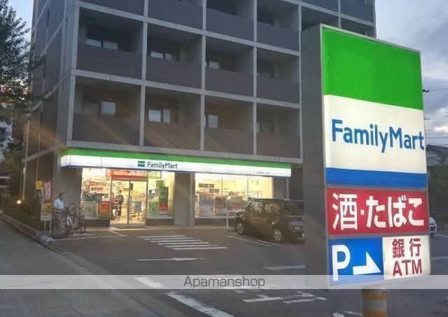 コンビニ　ファミリーマート（コンビニ）まで643m