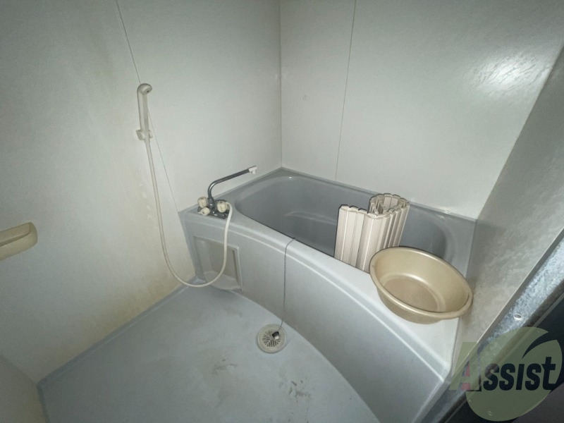 バス・シャワールーム　コチラで日々の疲れを癒し、リラックスしてください