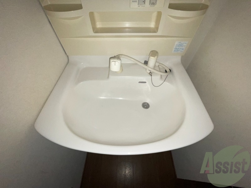 洗面設備　洗面台はシャンプードレッサーなので朝の身支度も楽々ですね～