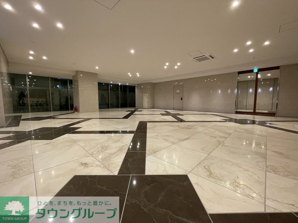 ロビー　駐車場