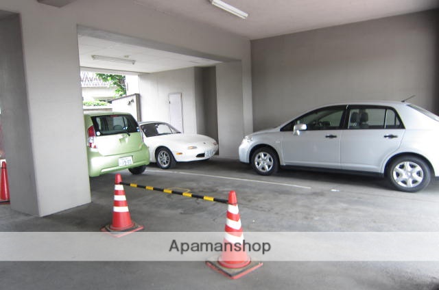 駐車場　エントランス