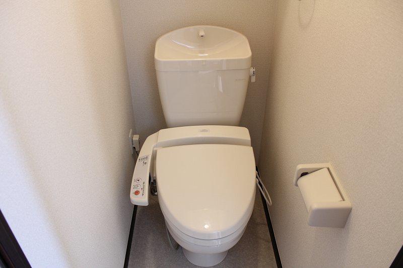 トイレ　温水洗浄付き