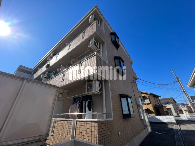 建物外観　落ち着いた色合いの外観です。