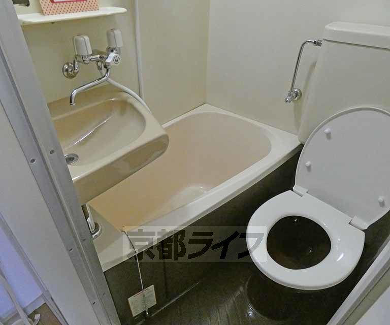 バス・シャワールーム　ユニットバスです・