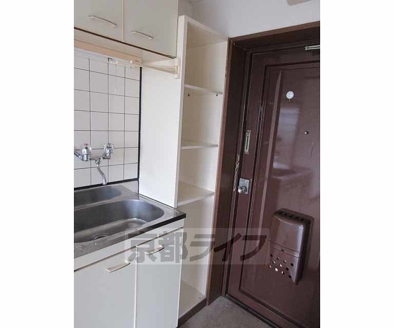 玄関　おおきな下駄箱で靴が多い方も安心