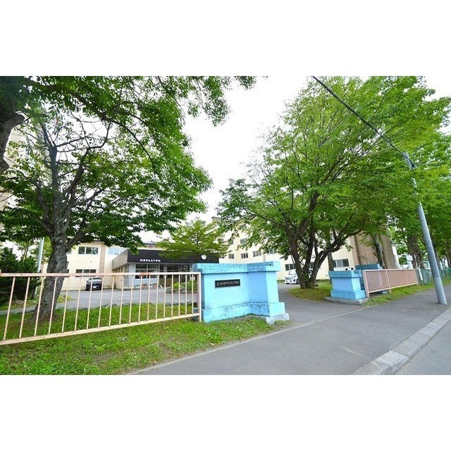 中学校　北中学校（中学校）まで570m