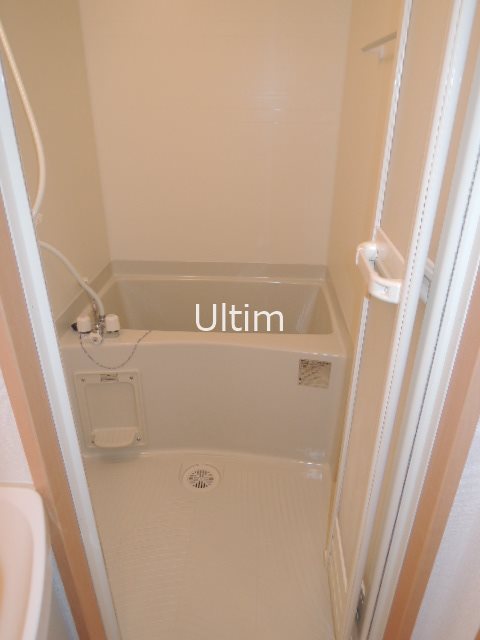 バス・シャワールーム　違うお部屋の写真です。ご参考までに