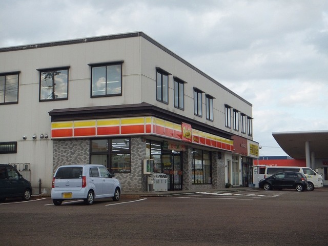 コンビニ　デイリーヤマザキ上越下源入店（コンビニ）まで625m