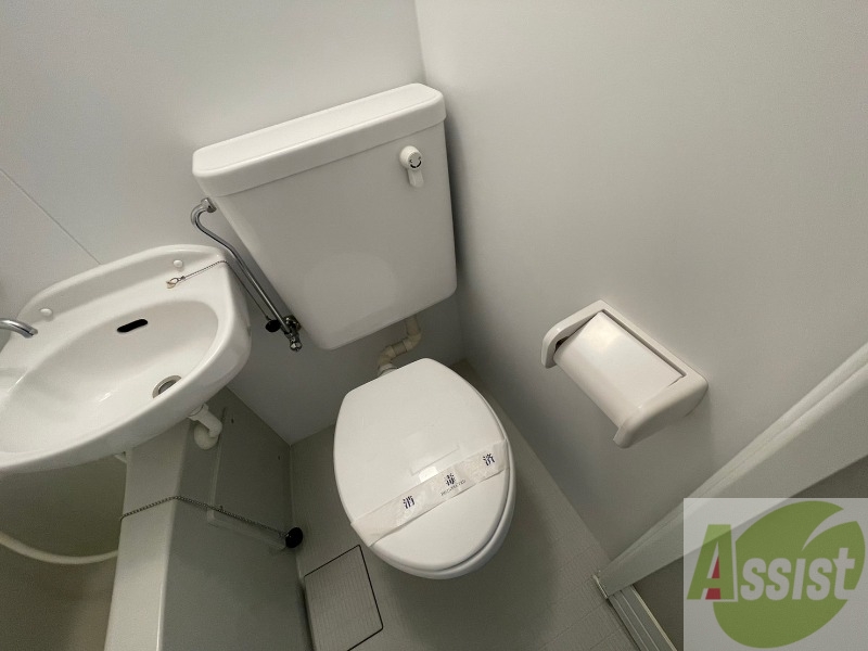 トイレ　ユニットバス内のトイレです。一人暮らしなら十分ですね。