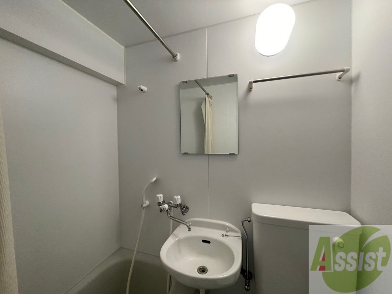 洗面設備　ユニットバス内の洗面台です。朝の身支度もスムーズです。