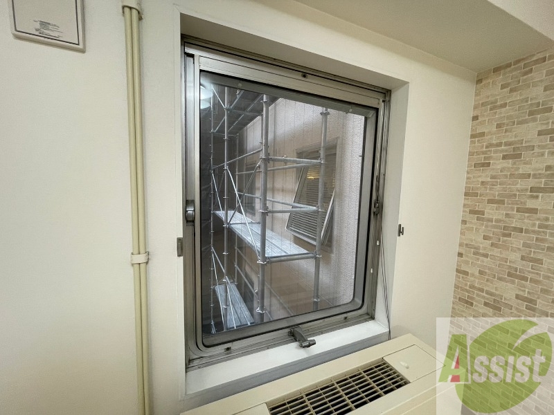 バルコニー　窓からの日光は気持ちを明るくしてくれますね！