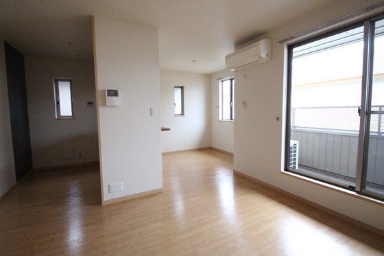 居室・リビング　※他号室の写真です。