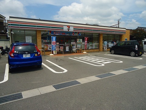 コンビニ　セブンイレブン（コンビニ）まで490m