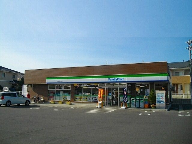 コンビニ　ファミリーマート新屋日吉町店（コンビニ）まで1400m