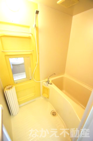 バス・シャワールーム　落ち着いた空間のお風呂です