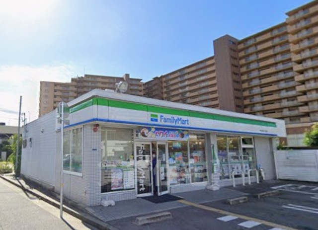 コンビニ　ファミリーマート　塚口本町六丁目（コンビニ）まで562m