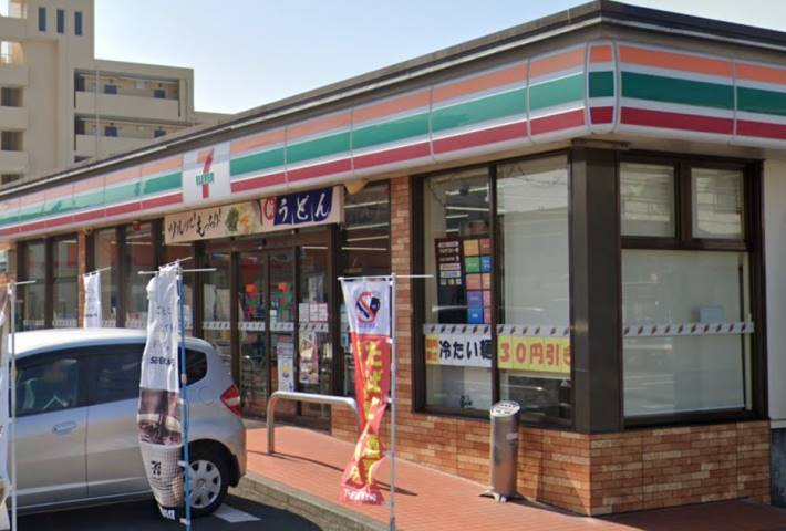 コンビニ　セブンイレブン（コンビニ）まで400m