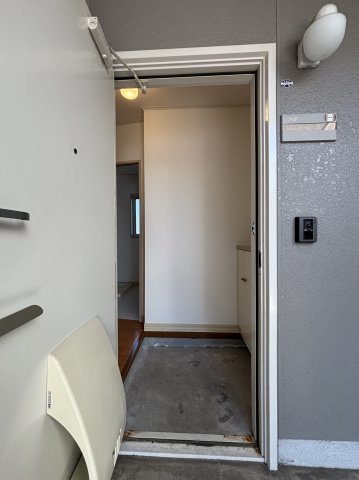 玄関　イメージ106号室の写真（反転あり）