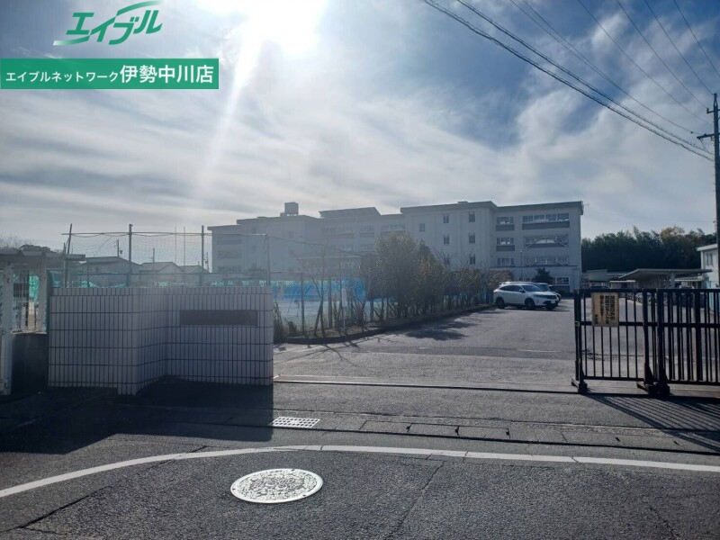 中学校　津市立久居中学校（中学校）まで956m