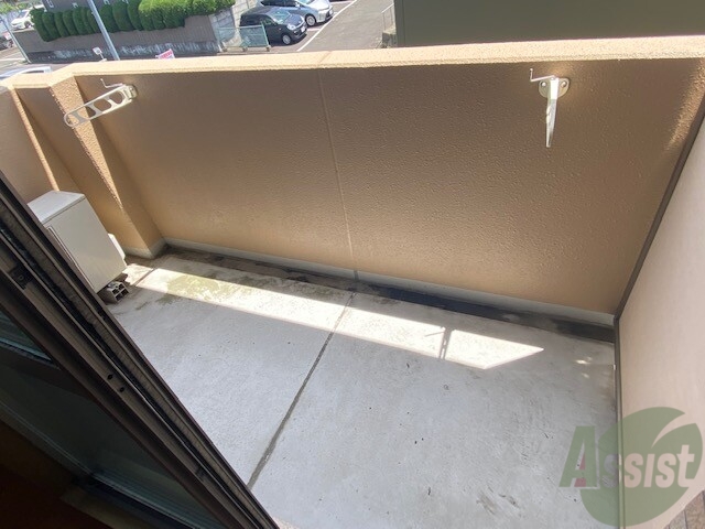 バルコニー　バルコニーもあると天日干しがはかどりますね。