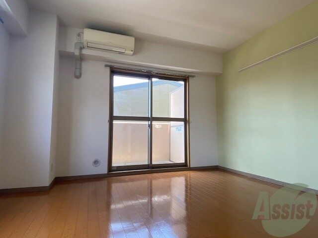 居室・リビング　リビングは、広々していて陽当たりもよさそうですね。