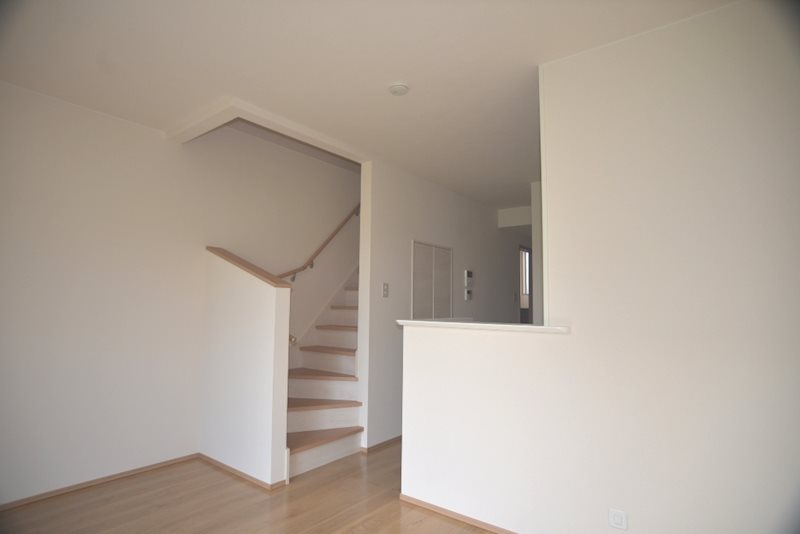 居室・リビング　（イメージ）1・2階併用型のメゾネットなので上下の音が気にな