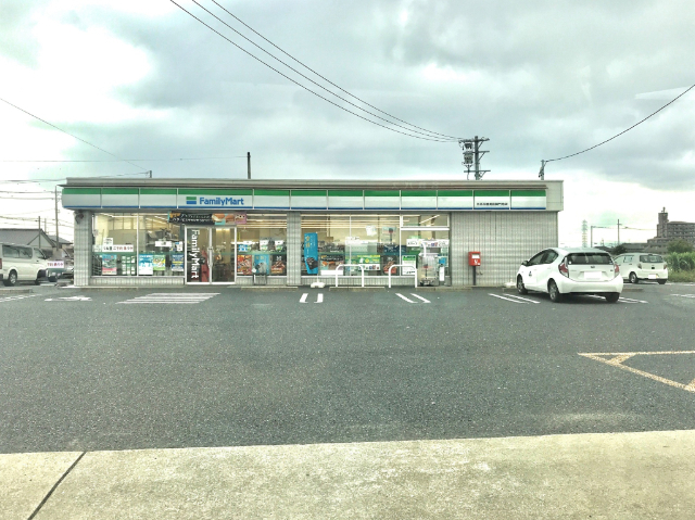コンビニ　ファミリーマート北名古屋鹿田国門地店（コンビニ）まで920m