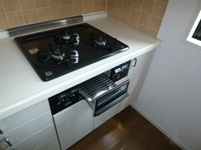 キッチン　三口コンログリル付き