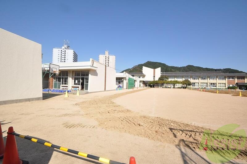 小学校　神戸市立高倉台小学校（小学校）まで677m