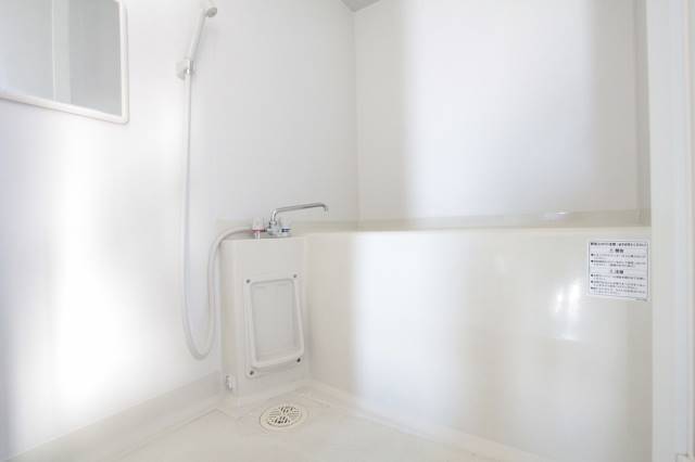 バス・シャワールーム　清潔なバスルームです。