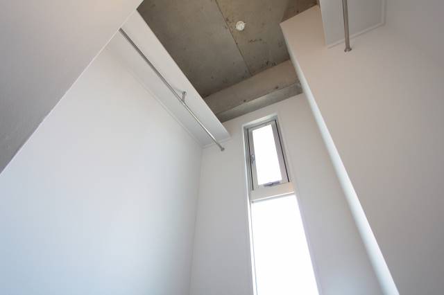 収納　収納はオープンクローゼット。