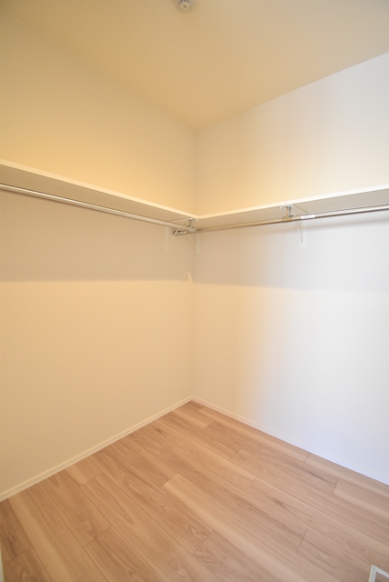 収納　奥行のあるウォークインクローゼットならお荷物多い方でも安心☆