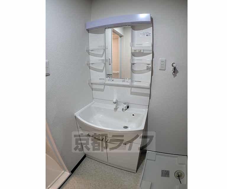 洗面設備　独立洗面台です。