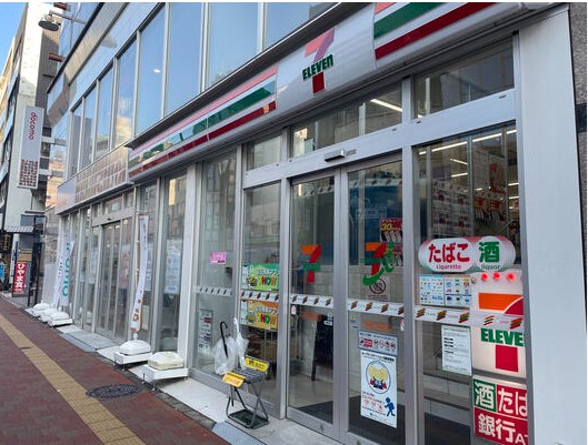 コンビニ　セブンイレブン高田馬場3丁目中央店（コンビニ）まで144m