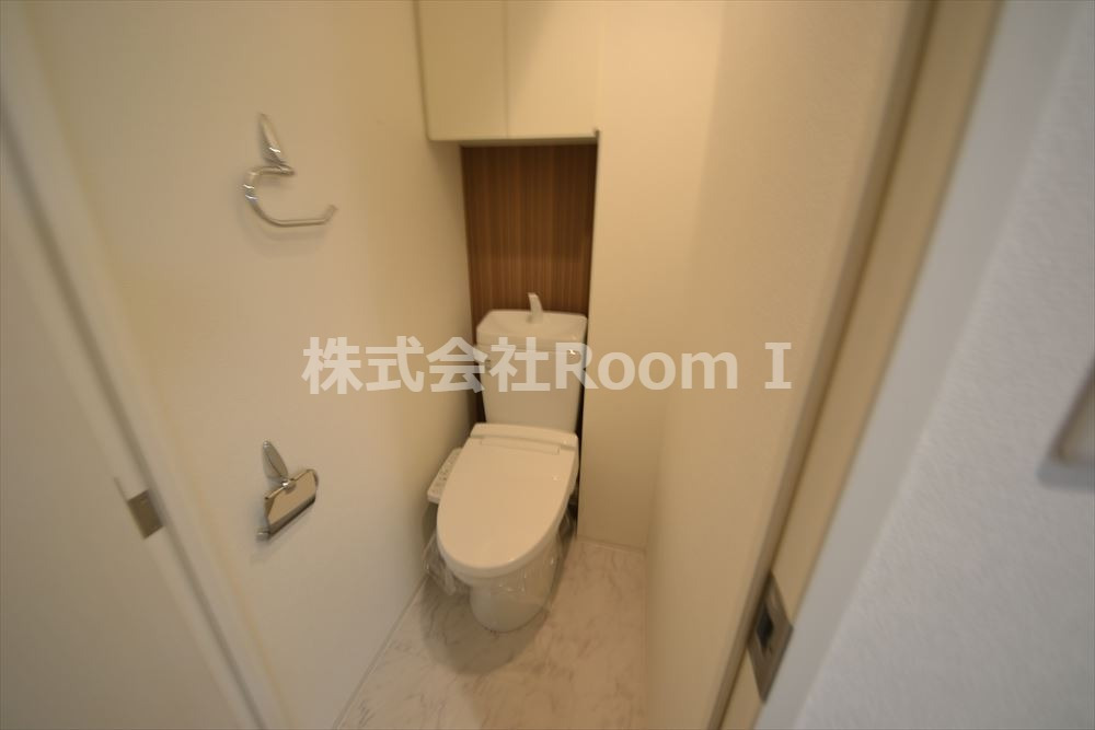 トイレ　落ち着いた色調のトイレです