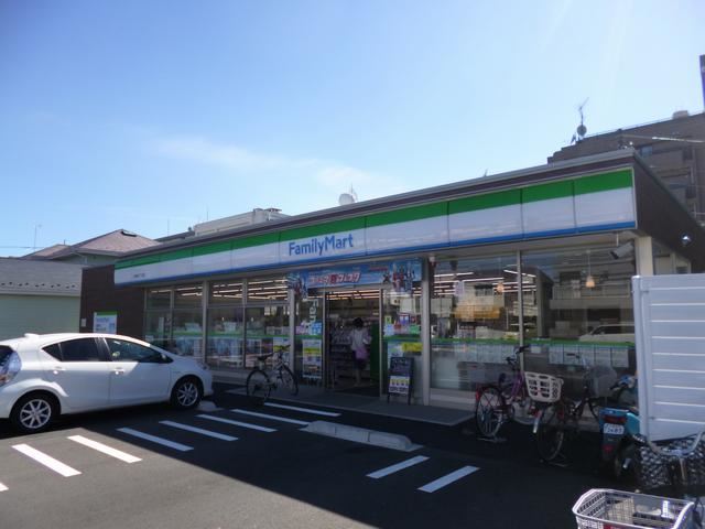 コンビニ　ファミリーマート（コンビニ）まで160m