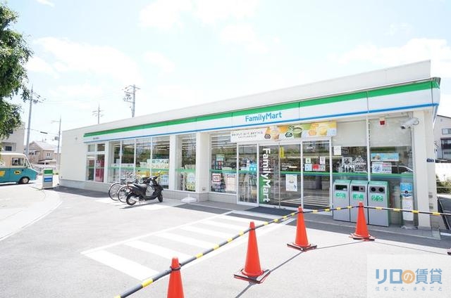 コンビニ　ファミリーマート宝塚山本駅前店（コンビニ）まで421m