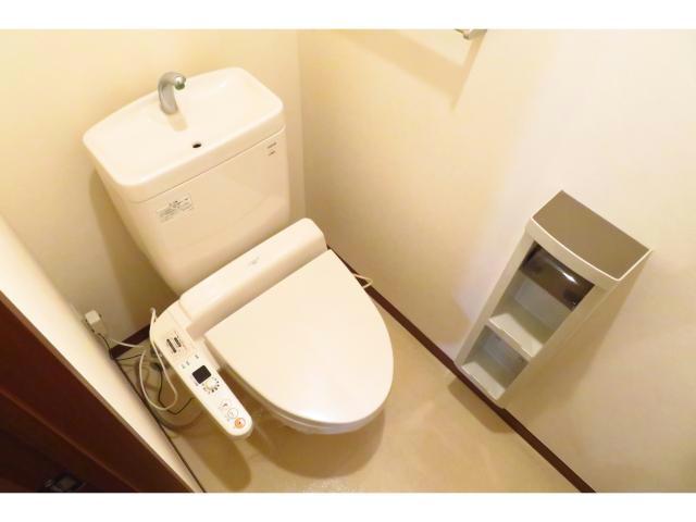 トイレ　温水洗浄便座付き