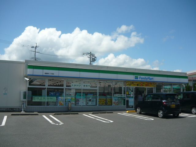 コンビニ　ファミリーマート鹿屋寿二丁目店（コンビニ）まで600m