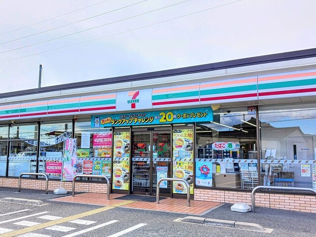 コンビニ　セブンイレブン（コンビニ）まで550m