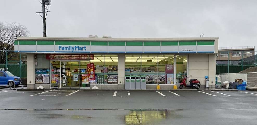 コンビニ　ファミリーマート（コンビニ）まで1019m