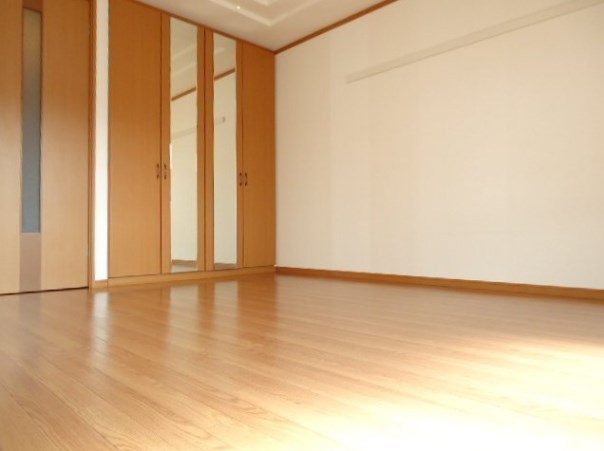 その他部屋・スペース　収納は姿見付きです