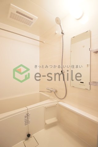 バス・シャワールーム　コンパクトで使いやすいお風呂です