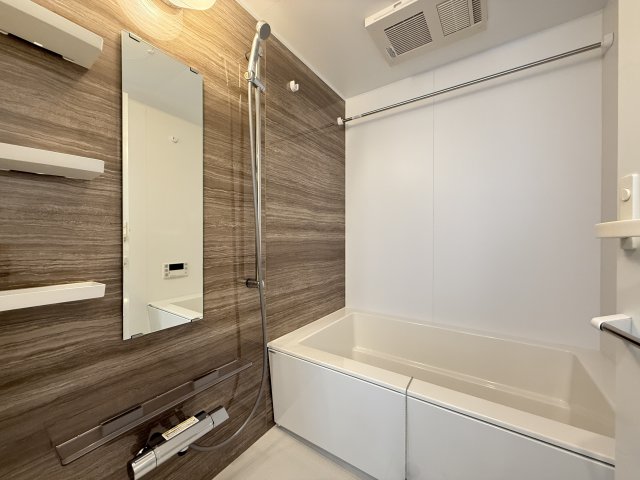 バス・シャワールーム　同型タイプの写真（階数が異なります）。現況優先となります。