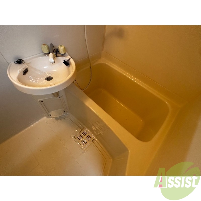 バス・シャワールーム　お風呂はこちら。１人暮らしにはピッタリのサイズ感ですね！