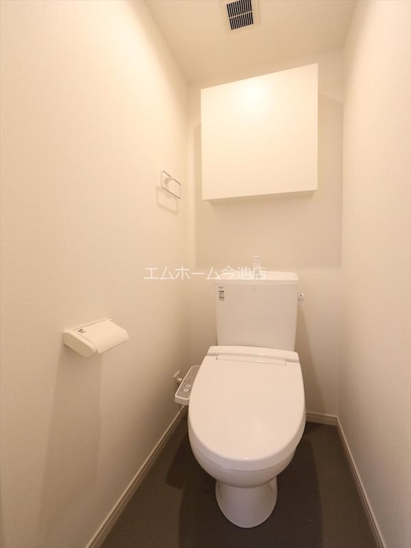 トイレ　温水洗浄便座付トイレ